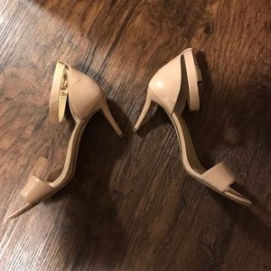 MK beige patent low heel sandals